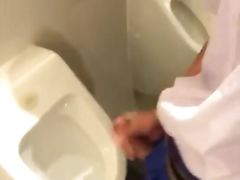 Thai teen JO in toilet (20'')